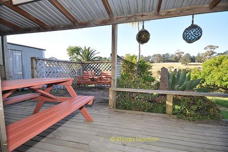 Photo of property in 32 Sandy Beach Road, Tinopai, 0593