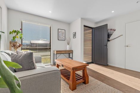 Photo of property in 97 Burdon Loop, Lake Hawea, 9382