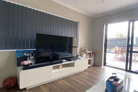 Photo of property in 5a Orchid Place, Te Atatu South, Auckland, 0610