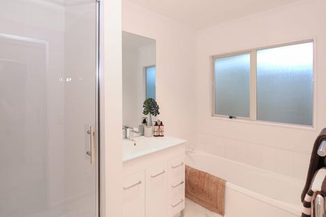 Photo of property in 33u2 Hawker Street, Mount Victoria, Wellington, 6011