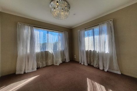 Photo of property in 15 Titch Place, Glen Eden, Auckland, 0602