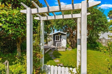 Photo of property in 6d Buisson Glade, West Harbour, Auckland, 0618