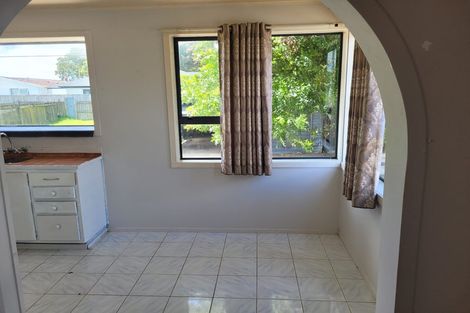 Photo of property in 43 Rathgar Road, Henderson, Auckland, 0610