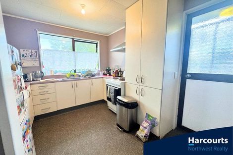 Photo of property in 727 Swanson Road, Swanson, Auckland, 0612