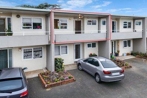 Photo of property in 3/28 Evelyn Place, Hillcrest, Auckland, 0627