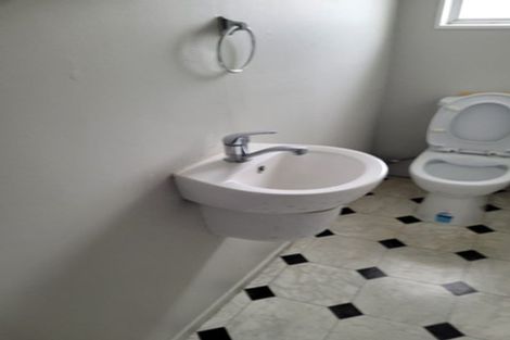 Photo of property in 15 Tiki Street, New Lynn, Auckland, 0600