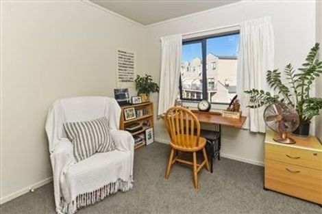 Photo of property in 2/1 John Jennings Drive, Oteha, Auckland, 0632