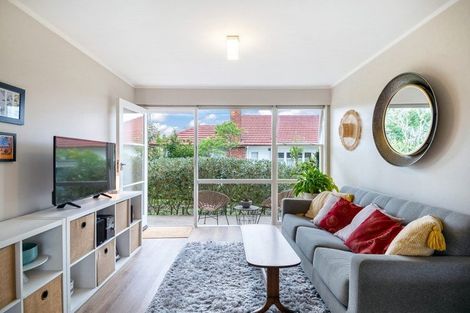 Photo of property in 10/77 Old Lake Road, Narrow Neck, Auckland, 0624