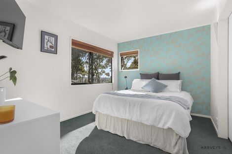 Photo of property in 25 Longfellow Parade, Glen Eden, Auckland, 0604