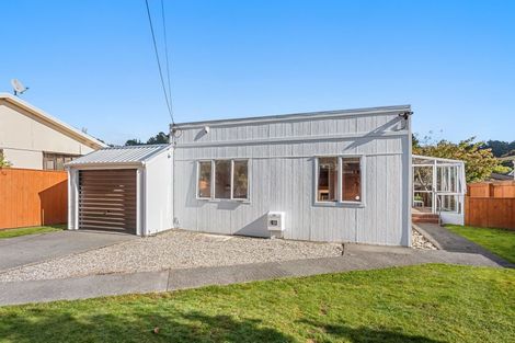 Photo of property in 352 Stokes Valley Road, Stokes Valley, Lower Hutt, 5019