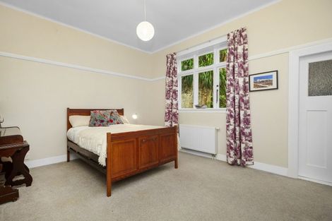 Photo of property in 29 Wadestown Road, Wadestown, Wellington, 6012