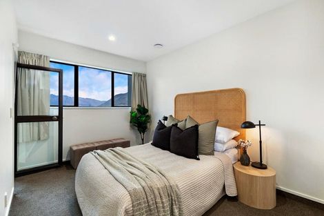 Photo of property in 17b Wynyard Crescent, Fernhill, Queenstown, 9300