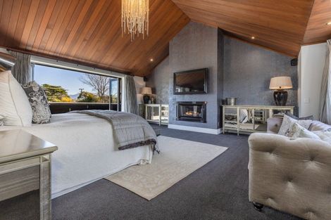 Photo of property in 2 Otaihanga Road, Paraparaumu Beach, Paraparaumu, 5032
