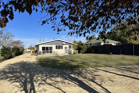 Photo of property in 60 Timaru Road, Waimate, 7924