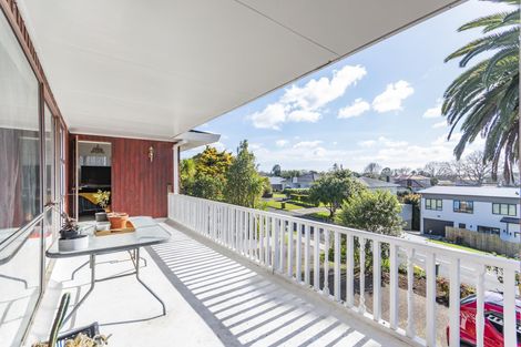Photo of property in 2 Hogan Street, Pukekohe, 2120