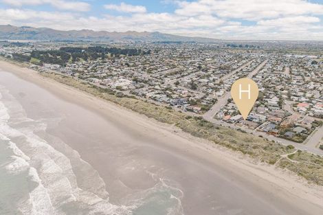 Photo of property in 2/22 Marine Parade, North New Brighton, Christchurch, 8083