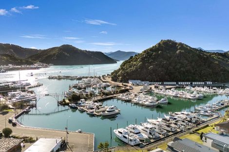 Photo of property in 39 Waikawa Road, Picton, 7220