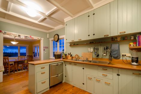 Photo of property in 203 Mangakura Road, Helensville, 0875