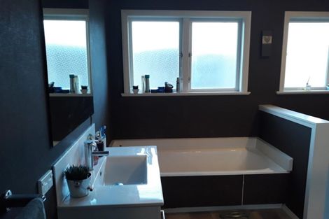Photo of property in 38 Catlins Crescent, Milson, Palmerston North, 4414