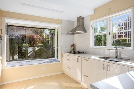 Photo of property in 54 Seaview Road, Paremata, Porirua, 5024