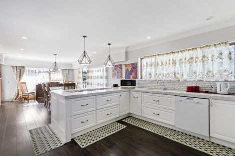 Photo of property in 2 Hogan Street, Pukekohe, 2120