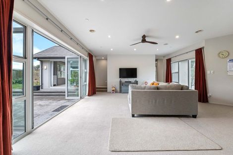 Photo of property in 4 Links Drive, Waiwhakaiho, New Plymouth, 4312