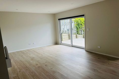 Photo of property in 28a Halberg Street, Glenfield, Auckland, 0629