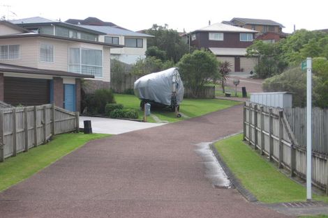 Photo of property in 5 San Bernadino Drive, Henderson, Auckland, 0612