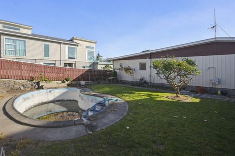 Photo of property in 5 Marine Parade, Paraparaumu Beach, Paraparaumu, 5032