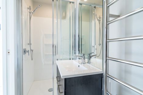 Photo of property in 2 Matakanui Lane, Wanaka, 9305