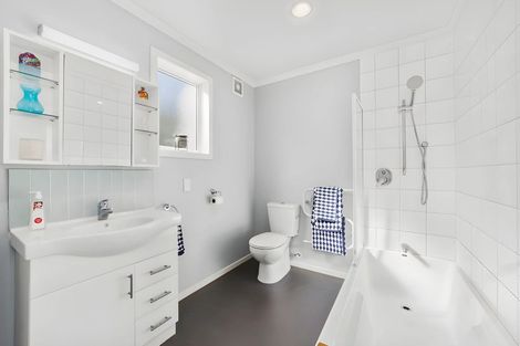 Photo of property in 25 Omar Street, Khandallah, Wellington, 6035