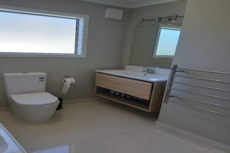 Photo of property in 113d4 Moorefield Road, Johnsonville, Wellington, 6037