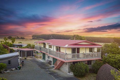Photo of property in 1931 Parewanui Road, Parewanui, Bulls, 4894
