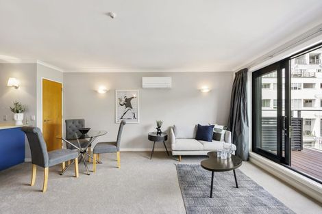 Photo of property in Endeavour Apartments, 21/125u Thorndon Quay, Pipitea, Wellington, 6011