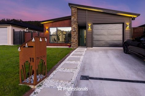 Photo of property in 11 Buddle Road, Wallaceville, Upper Hutt, 5018
