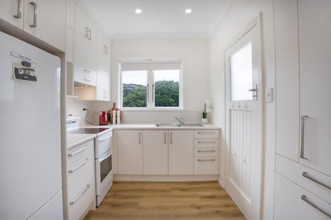 Photo of property in 30 Tawa Terrace, Tawa, Wellington, 5028