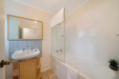 Photo of property in 1a/3 Divich Avenue, Te Atatu South, Auckland, 0610