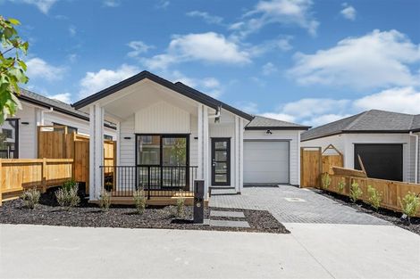 Photo of property in 14 Waimarie Drive, Karaka, 2578