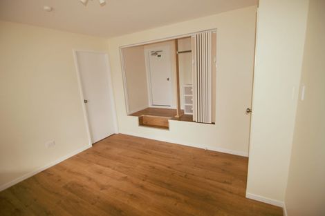 Photo of property in 2 Ravenstone Place, Chatswood, Auckland, 0626