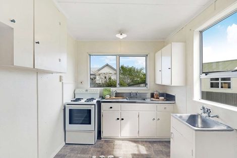 Photo of property in 15 Burton Avenue, Whanganui East, Whanganui, 4500
