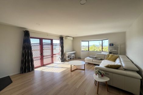 Photo of property in 14 St Thomas More Lane, Glenfield, Auckland, 0629