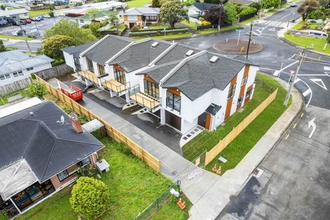 Photo of property in 1c Hollinbrigg Place, Manurewa, Auckland, 2102