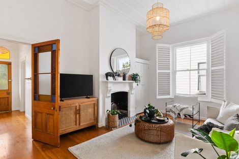 Photo of property in 14 Root Street, Gisborne, 4010