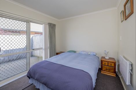 Photo of property in Rangeview Villas, 22/9 Fuller Close, Levin, 5510
