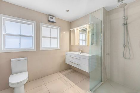 Photo of property in 2 King Richard Place, Browns Bay, Auckland, 0630