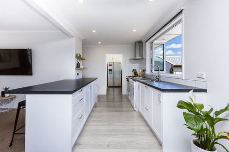 Photo of property in 9 Hillside Drive, Maoribank, Upper Hutt, 5018