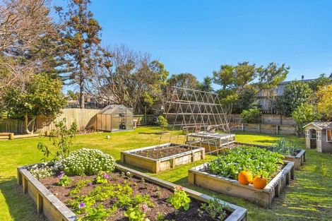 Photo of property in 13 Walton Road, Paraparaumu Beach, Paraparaumu, 5032