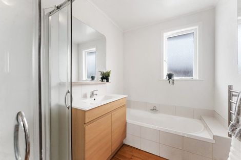 Photo of property in 2 Tyne Road, Forrest Hill, Auckland, 0620