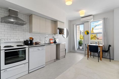 Photo of property in 33 Karo Drive, Te Aro, Wellington, 6011
