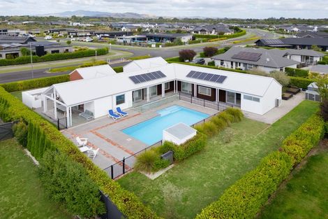 Photo of property in 77 Alan Livingston Drive, Cambridge, 3434